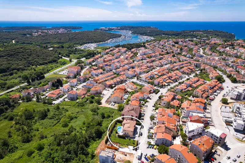 Villa Relax Pola – veduta aerea della costa di Pola e del mare (2/2)
