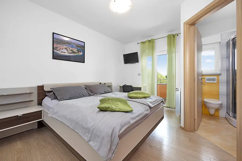 Villa Relax Pula – spavaća soba s kupaonicom (1/2)