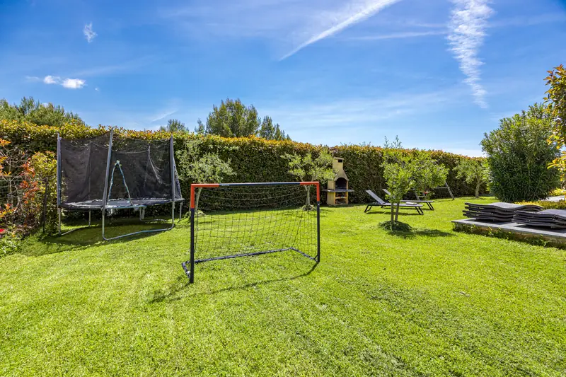 Villa Relax Pola – prato con porta da calcio (2/2)