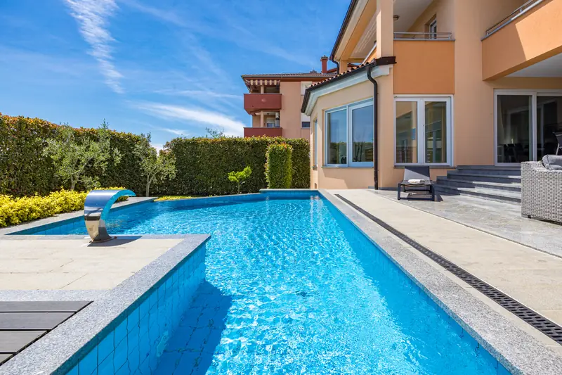 Villa Relax Pola – lato lungo della piscina