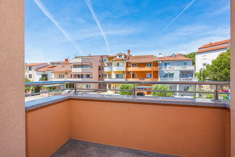 Villa Relax Pola – terrazza con vista sui tetti di Pola